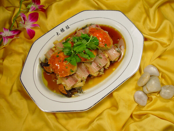 特色螃蟹蒸腊肉白菜图片