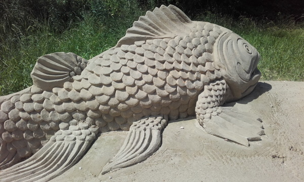 高清鲤鱼雕塑图片