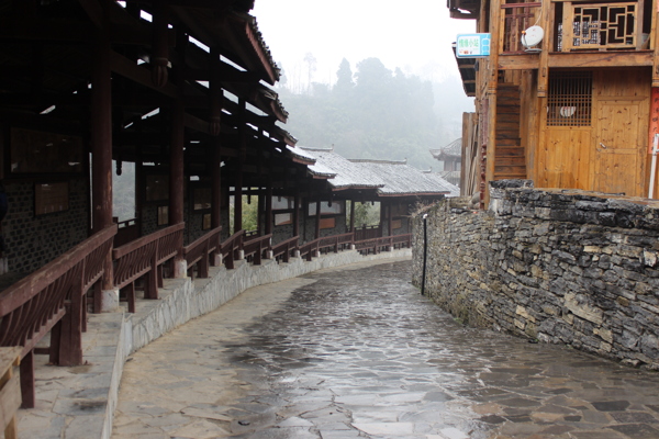 雨后仿古街道图片