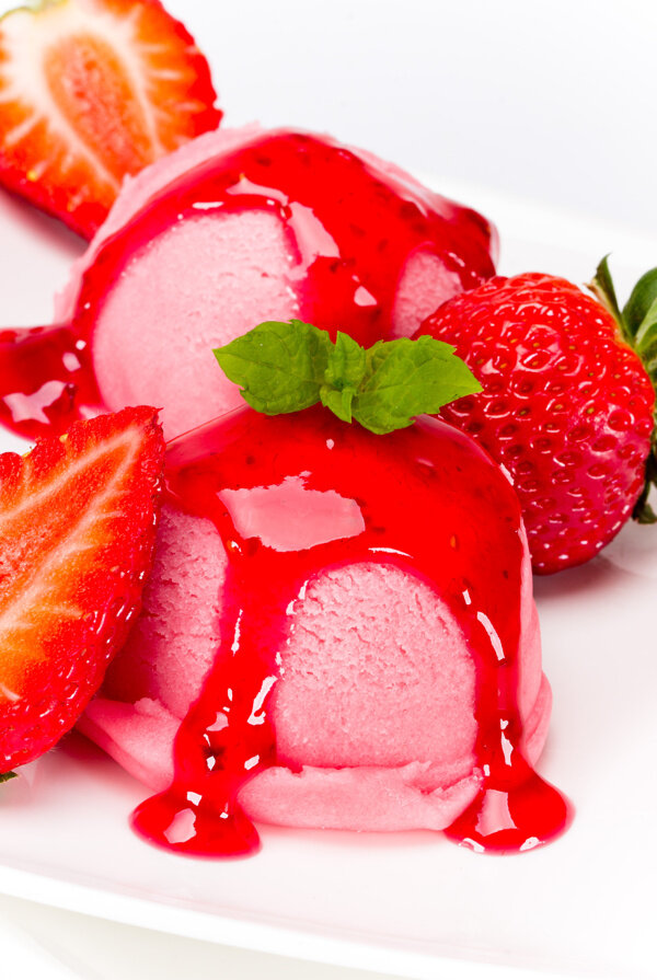 草莓果酱和冰激凌图片