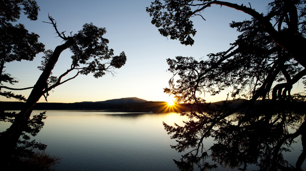湖泊夕阳美景图片