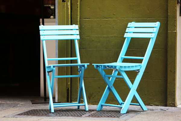 折叠蓝色实木椅子图片