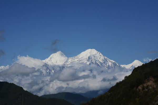 贡嘎雪山图片