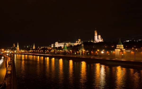 莫斯科克里姆林宫夜色图片