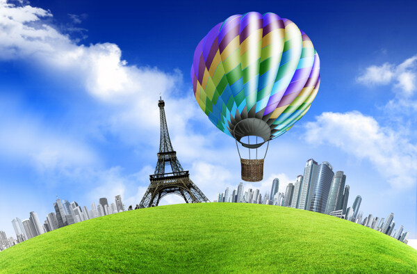 草地上空的热气球与铁塔图片