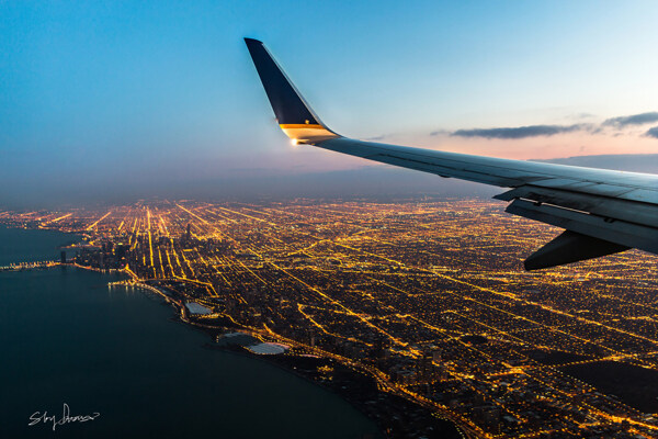 飞机俯视图城市光影