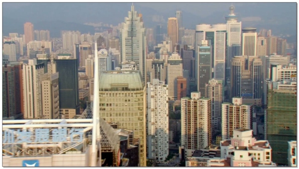 城市高楼穿梭视频素材
