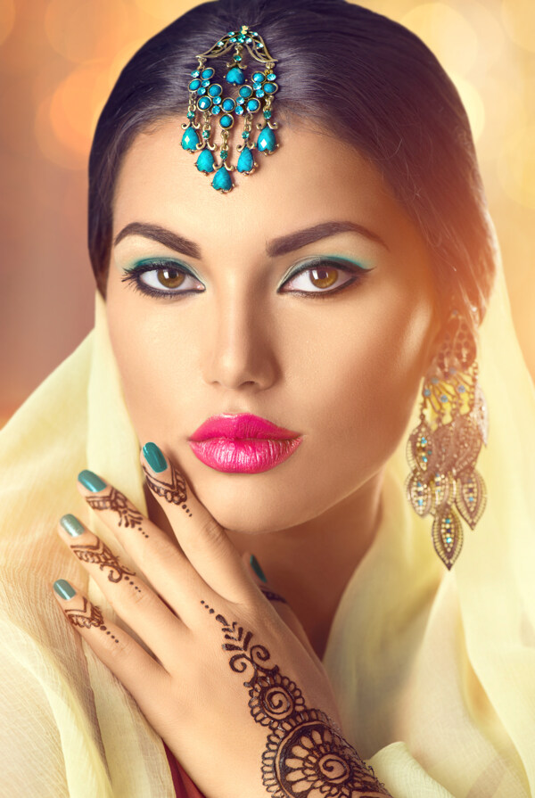 化妆的印度美女图片